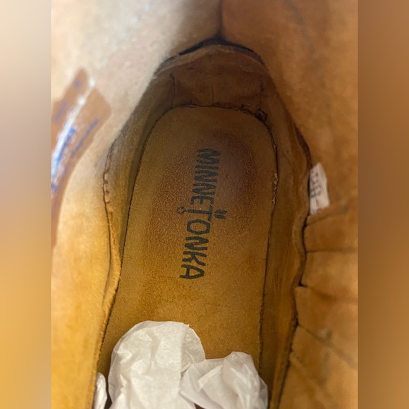 ⭐️   Minnetonka
Fringed Suede Bootie (Big Girls) - Picture 5 of 6